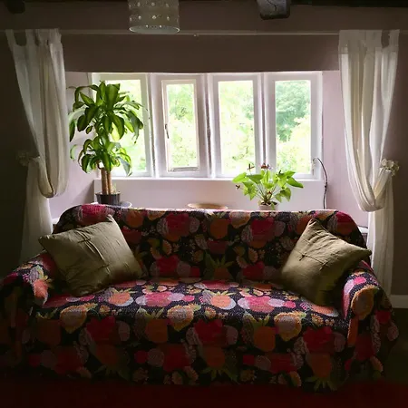 לינה וארוחת בוקר Swarthgill House סדברג